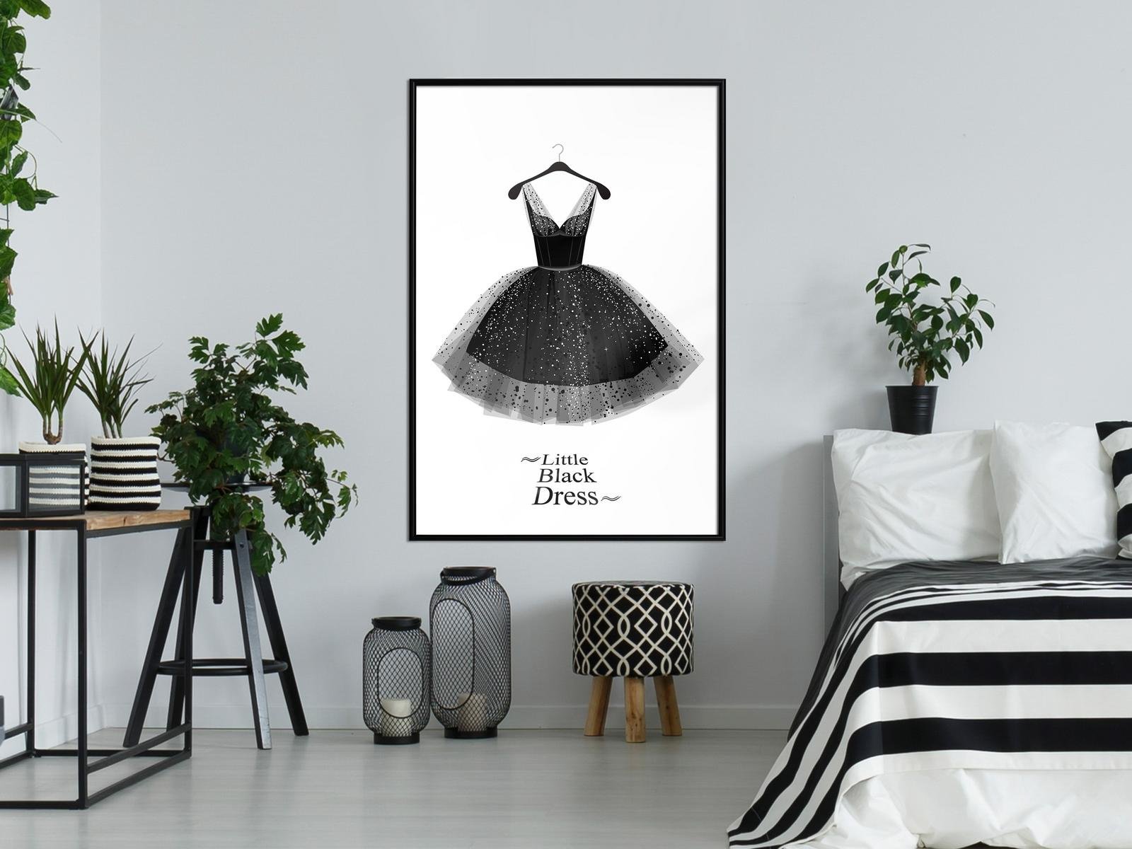 Robe Noire Élégante - Poster