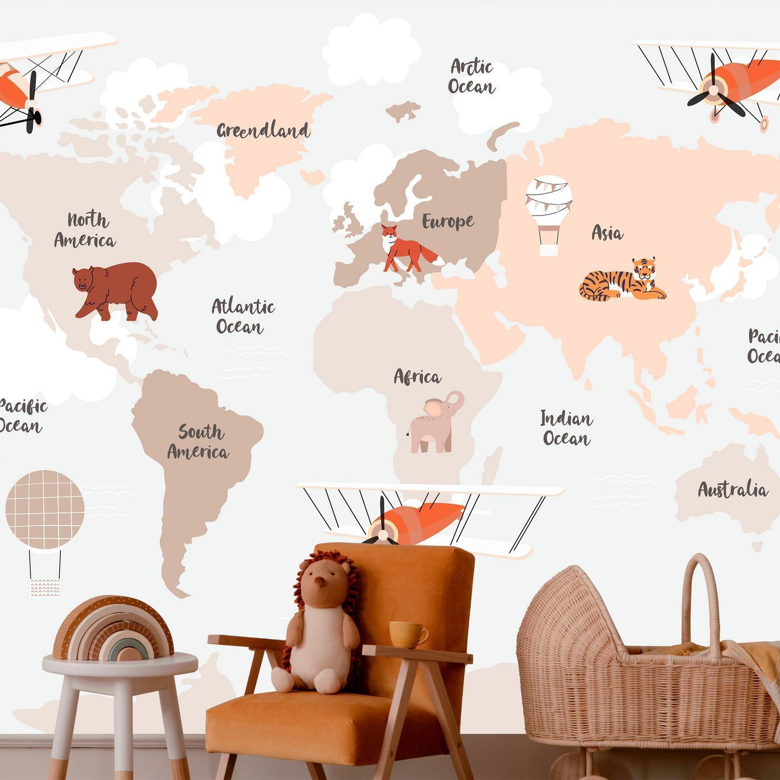 Papier peint - Map in Shades of Beige - Continents With Animals