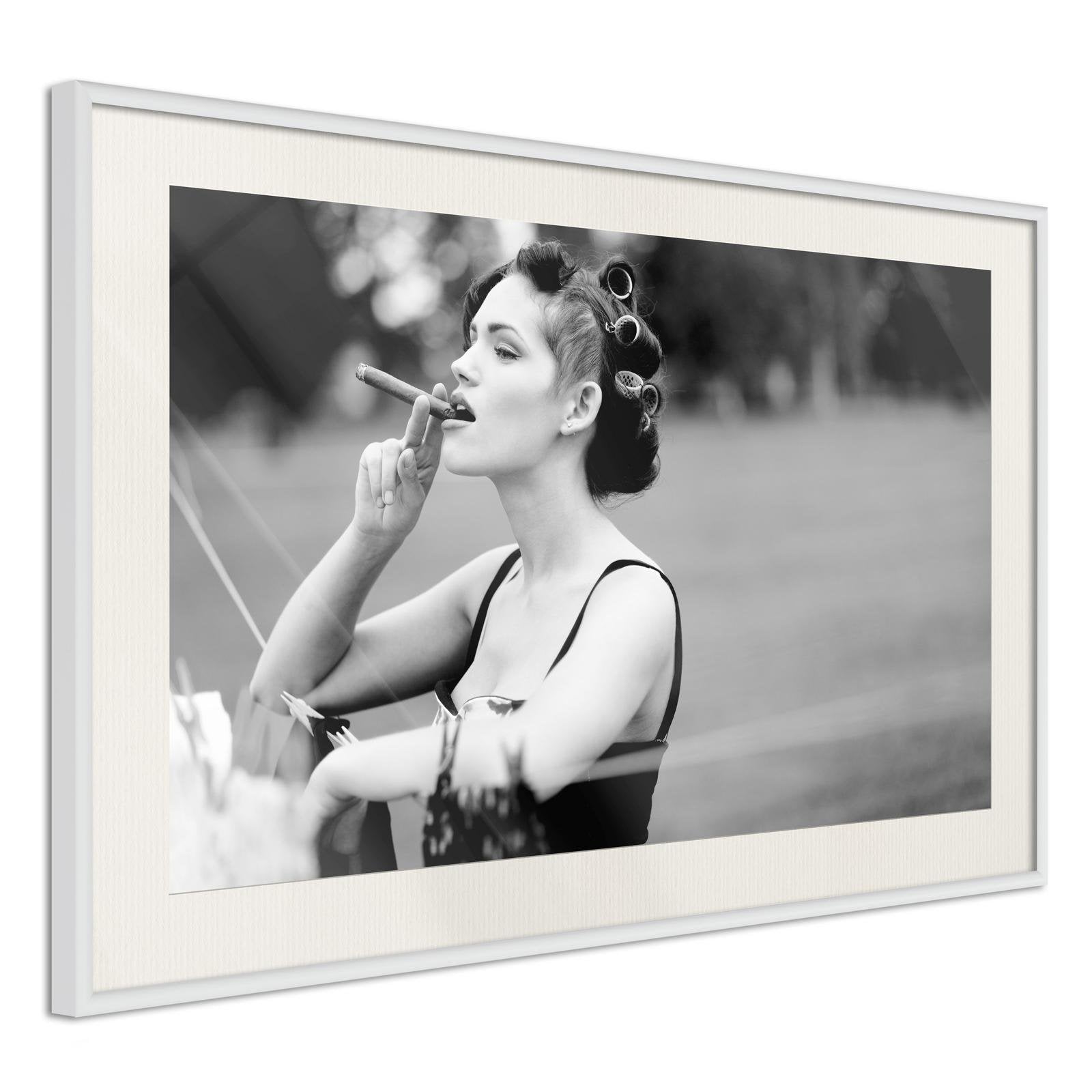 Poster Femme avec un Cigare